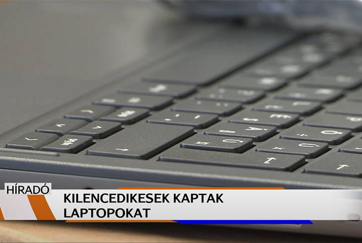 TV Keszthely - Hrad: 356 laptopot kaptak a keszthelyi dikok